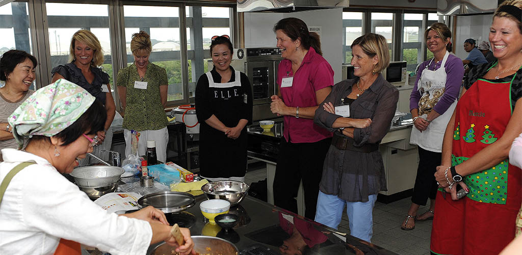 Single ladies learning to cook