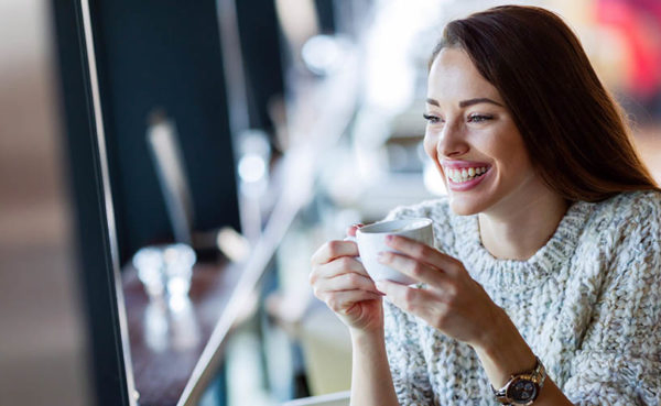 A lovely MILF in Minneapolis Minnesota enjoying some coffee