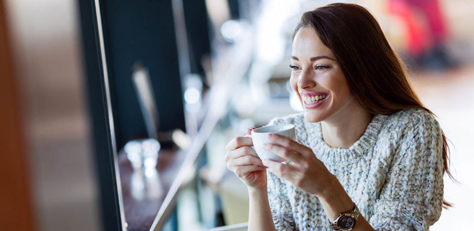 A lovely MILF in Minneapolis Minnesota enjoying some coffee