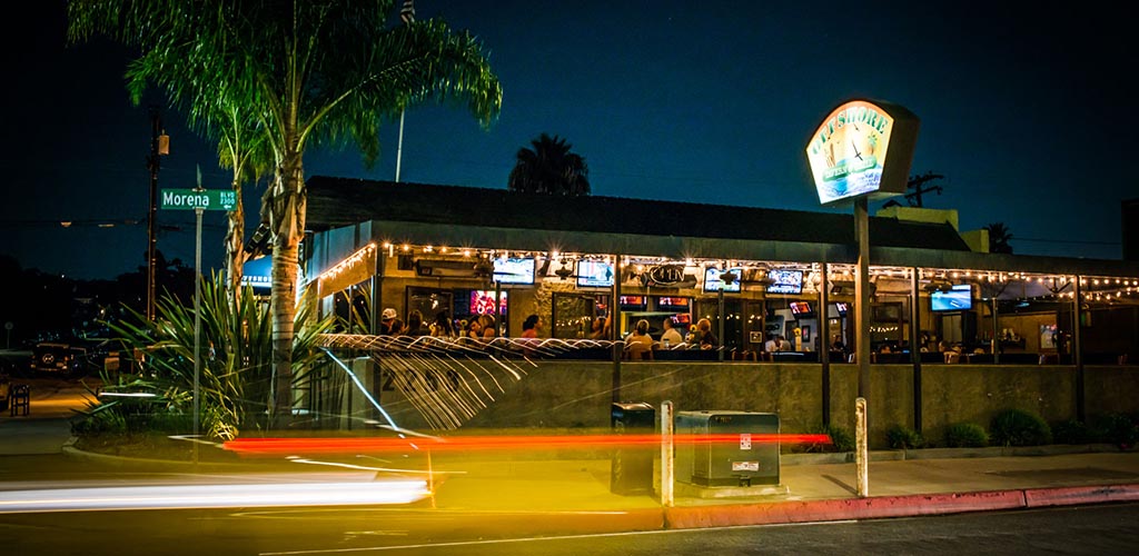 The breezy Offshore Tavern & Grill at night