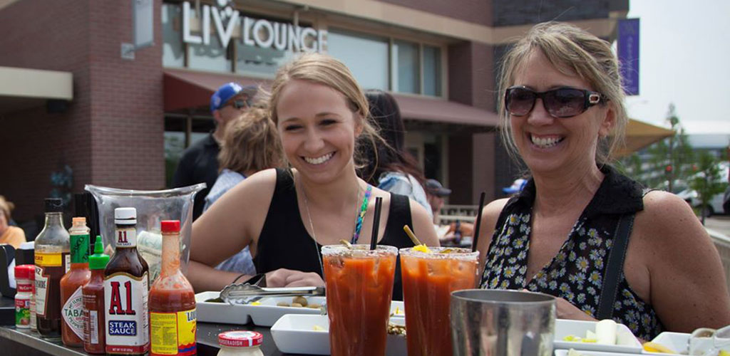 MILFs in Omaha in the patio of LIV Lounge