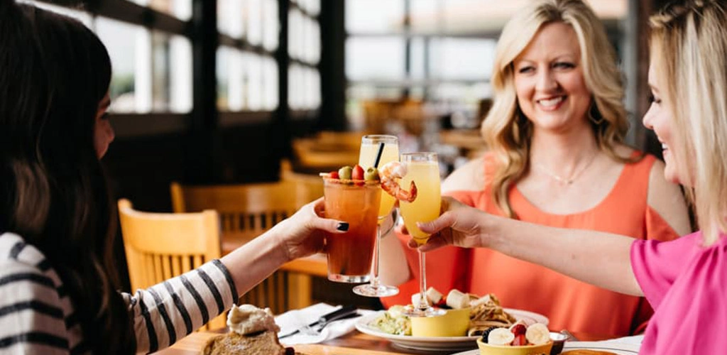 Oklahoma City MILFs having brunch and drinks at Red Rock Canyon Grill every weekend