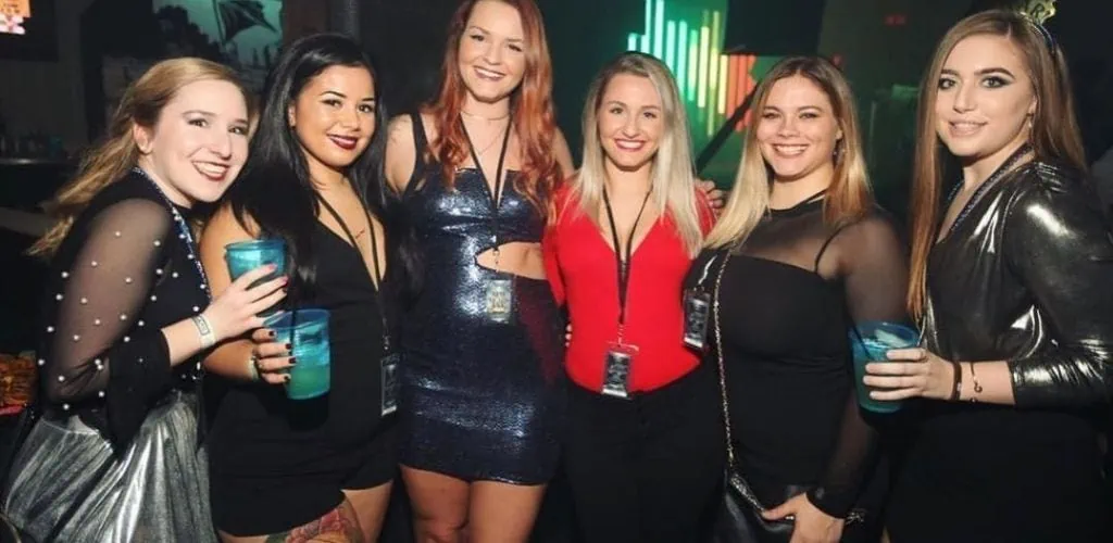 Cute cougars in Virginia Beach hanging out at Peabody's nightclub