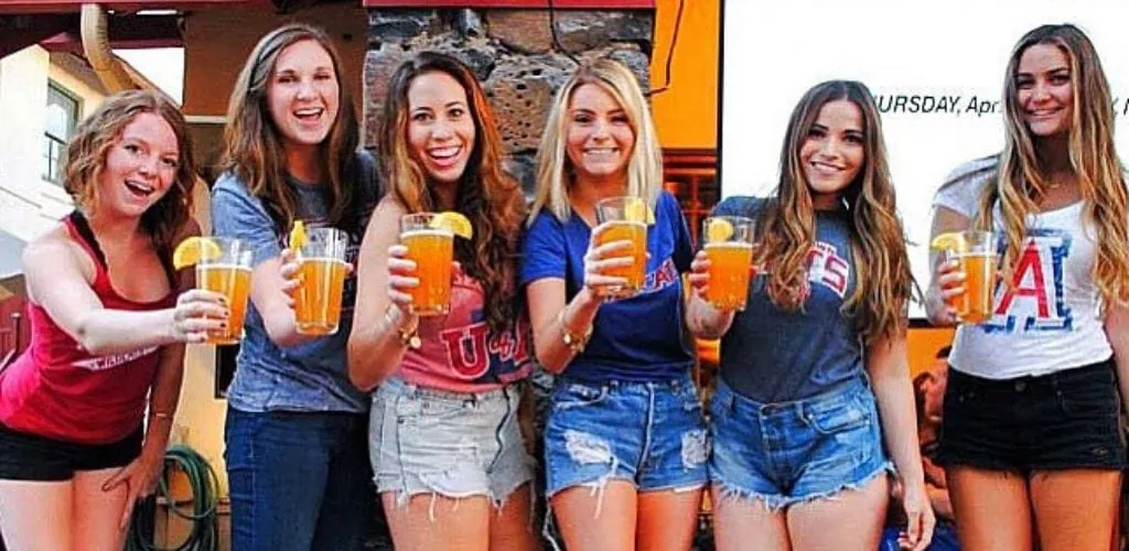 Tucson MILFs holding their juices outside Frog and Firkin