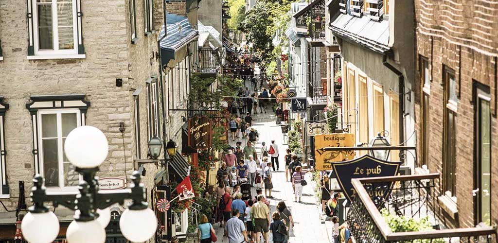 A crowd of people at Quartier Petit Champlain