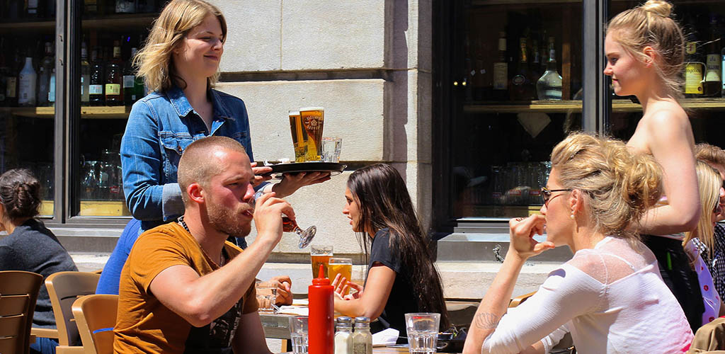 People drinking beer at the patio of Le Bureau de Poste