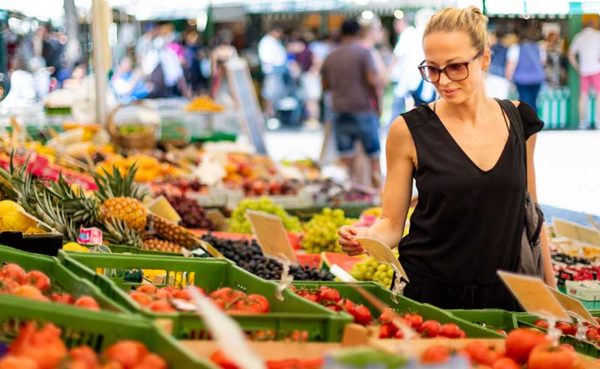 Cougars in Pretoria, South Africa like to shop for fresh ingredients