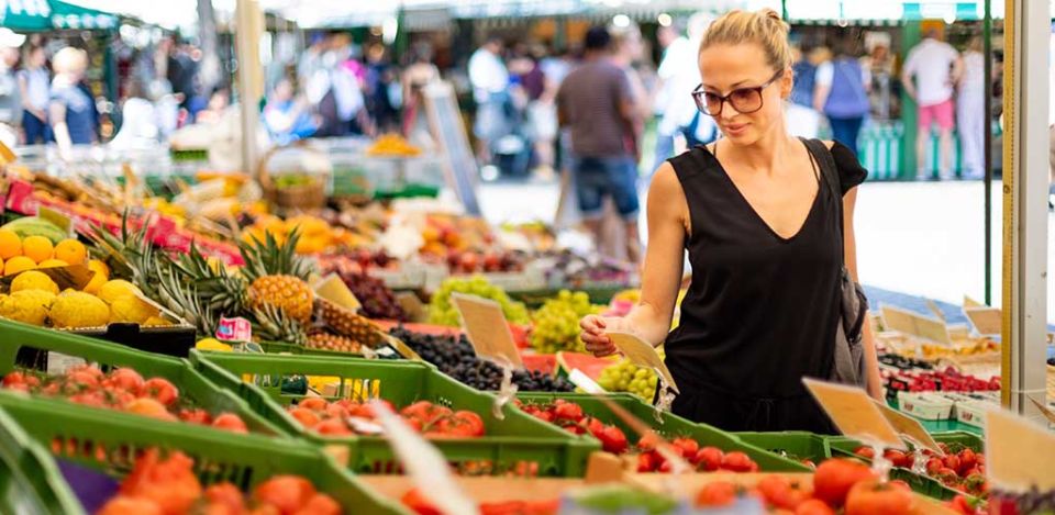 Cougars in Pretoria, South Africa like to shop for fresh ingredients