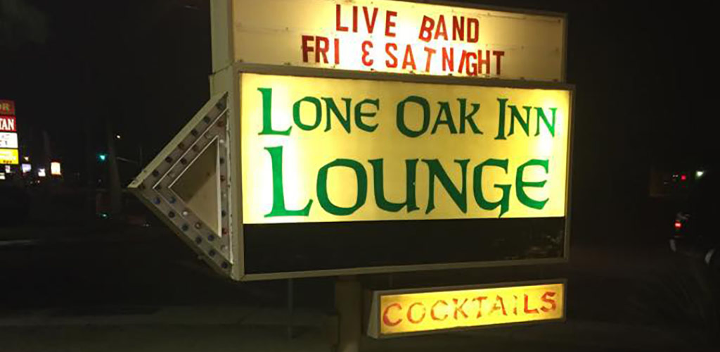 The sign of Lone Oak Lounge Bar