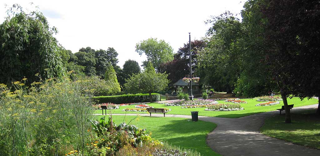 A sunny day at Pudsey Park