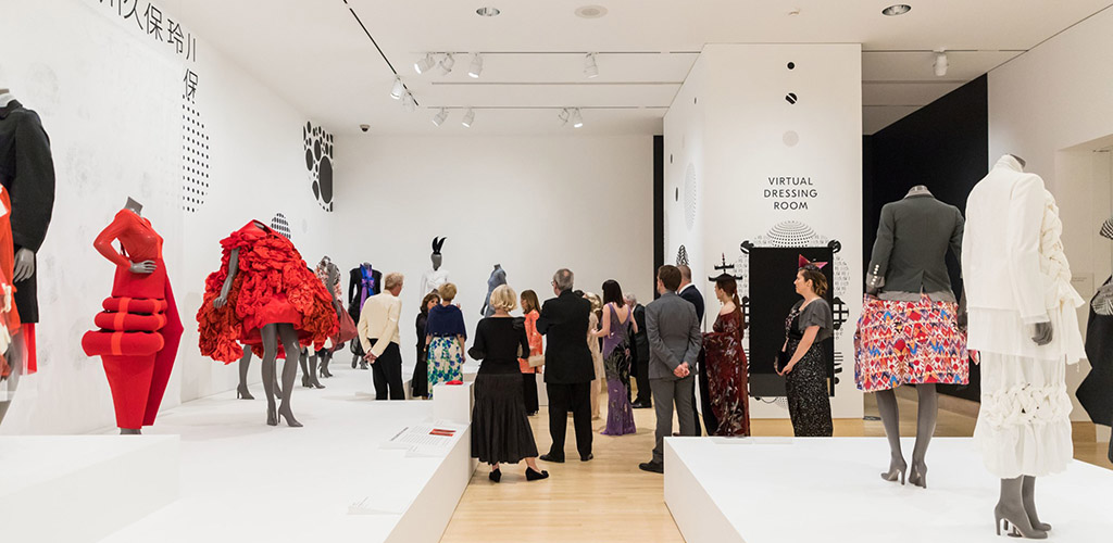 Men and women mingling at the Indianapolis Museum of Art