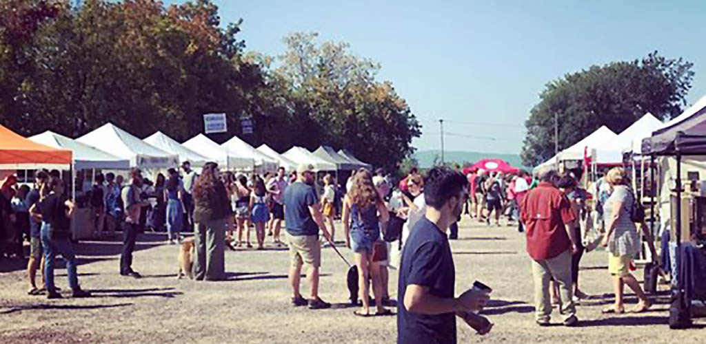 Burlington Farmers’ Market on a busy Saturday