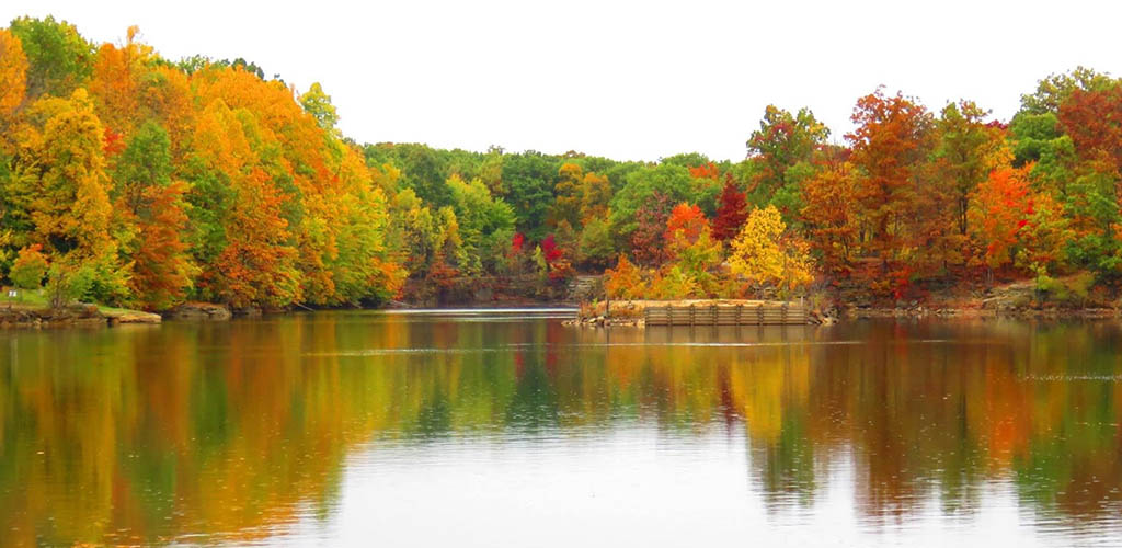 The lake at Nelson Ledges Quarry Park during autumn