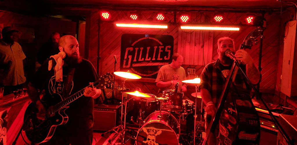 A band performing at Gillie's