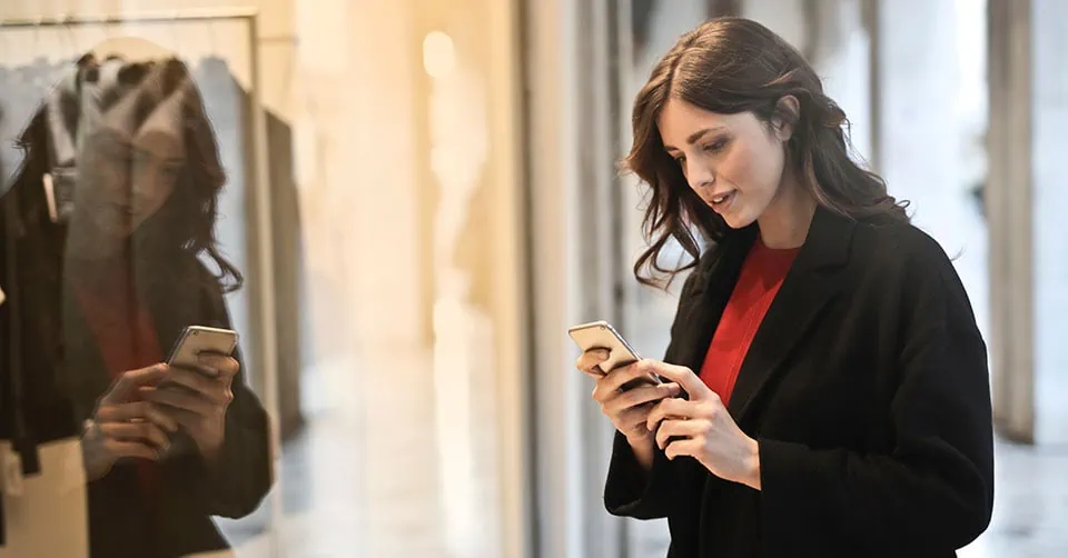 Using free dating apps while at the mall