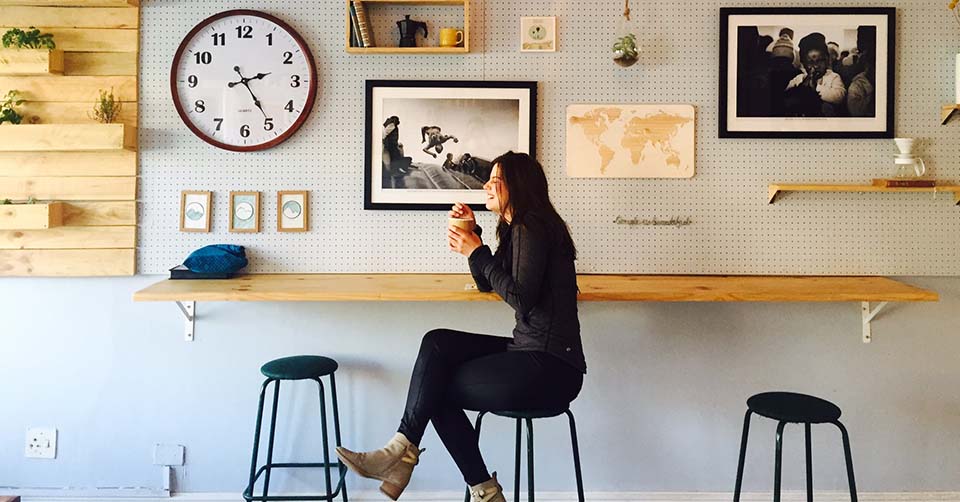 Waiting for her hookup date at a cafe