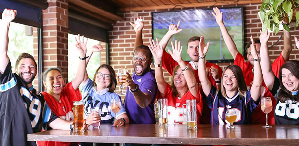 Several couples at the Carolina Ale House