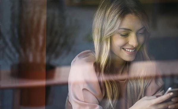 Woman in a cafe using the best dating apps in Stockton