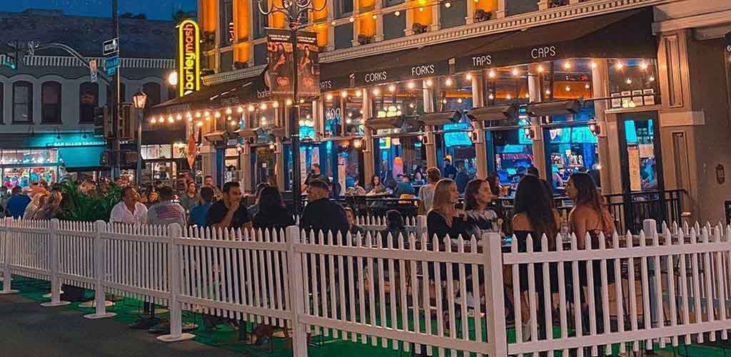 The busy patio of Barleymash