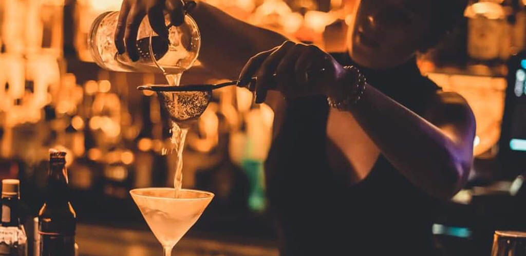 SideBar bartender pouring drinks