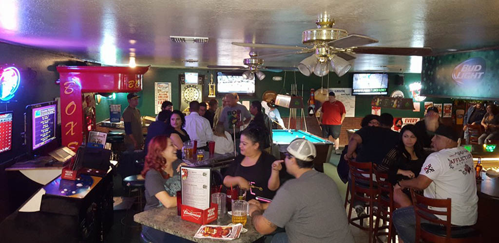 Robert Emmets Food & Spirits has one of the best dive bar crowds full of women looking to get laid in Glendale