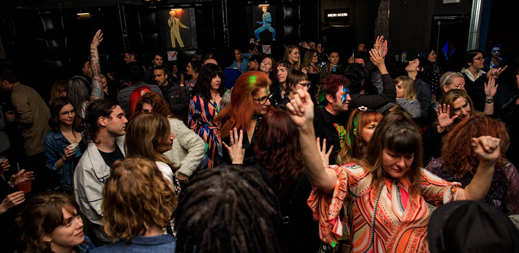 Drinks Lounge crowd dancing