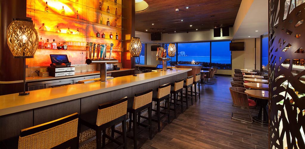 Try Rumfire Waikiki for late-night dancing, tropical drinks and Honolulu hookups