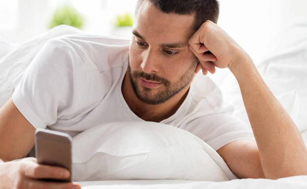 Wondering how to text your ex without looking desperate