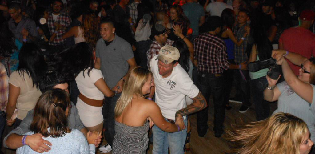 BBW in El Paso in the dancefloor of Little Bit of Texas