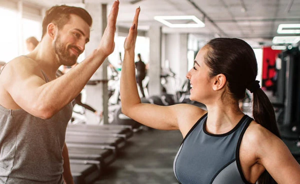 Attractive man who knows how to hit on a girl at the gym