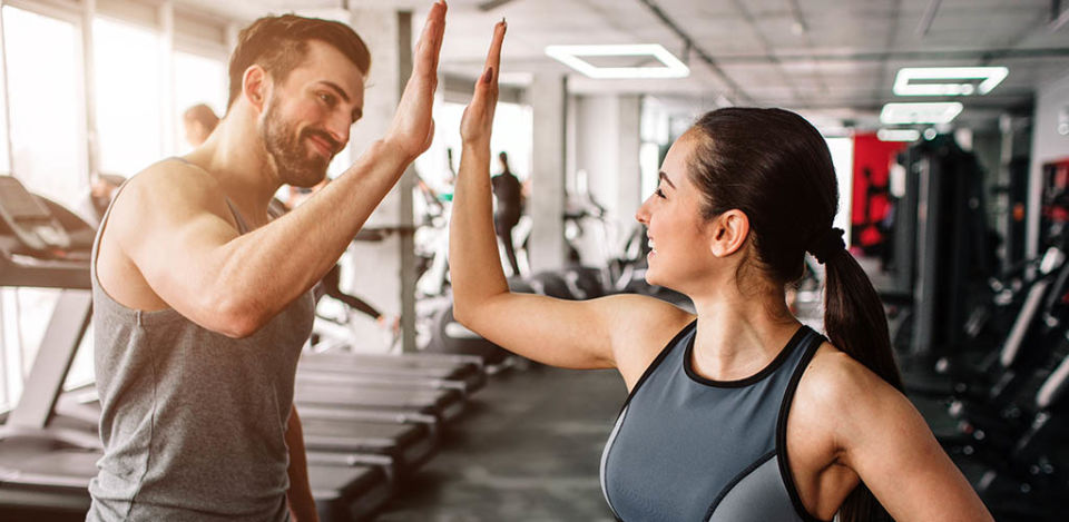 Attractive man who knows how to hit on a girl at the gym