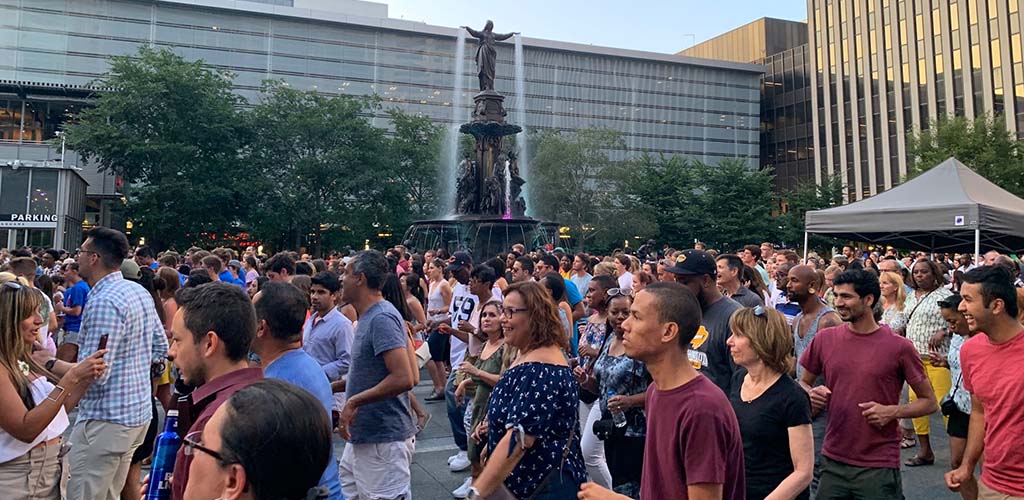 BBW in Cincinnati in the crowd at My Fountain Square