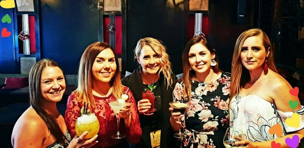 Cute Brisbane singles sipping cocktails and hooking up at Lychee Lounge