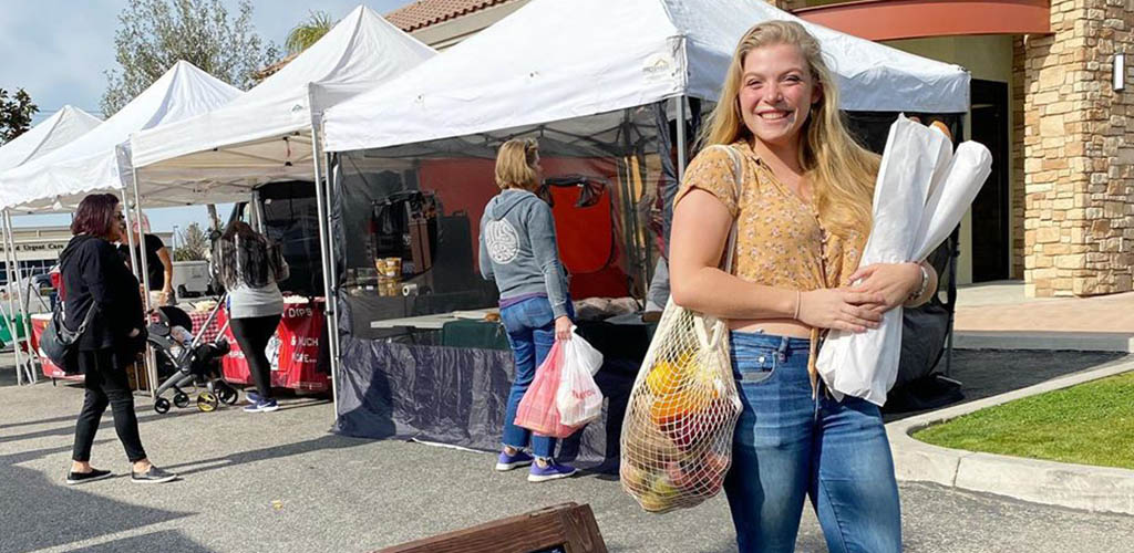 A Bakersfield BBW shopping at Brimhall Market