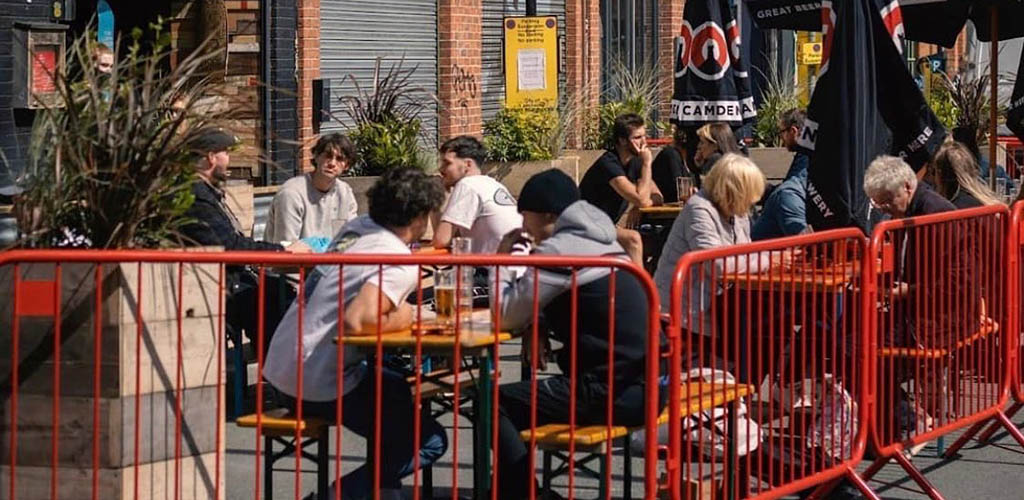 Manchester singles dinning and hooking up outside Cane and Grain