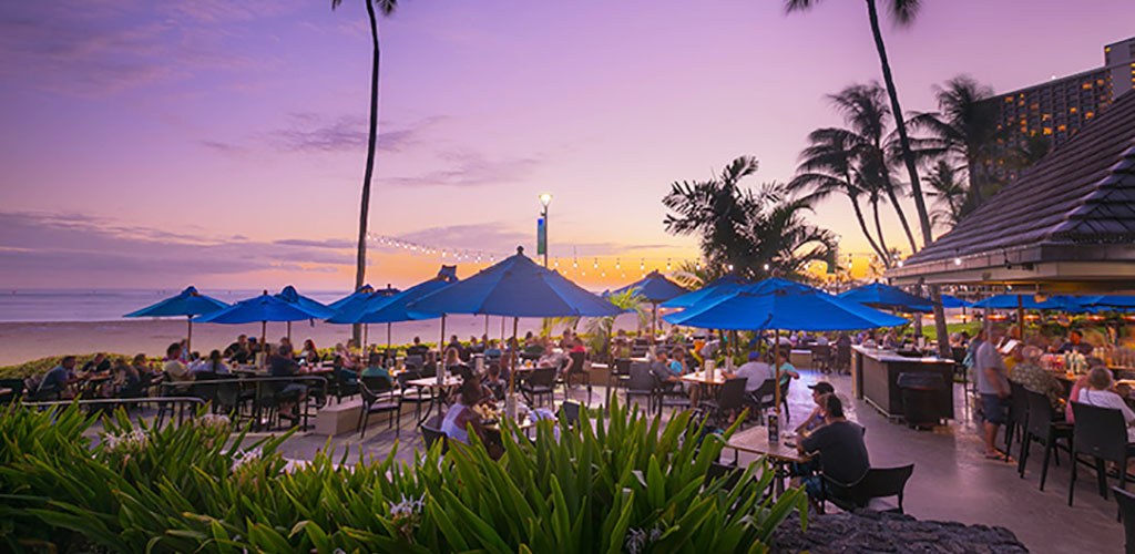 Early evening at Hale Koa Barefoot Beach Bar