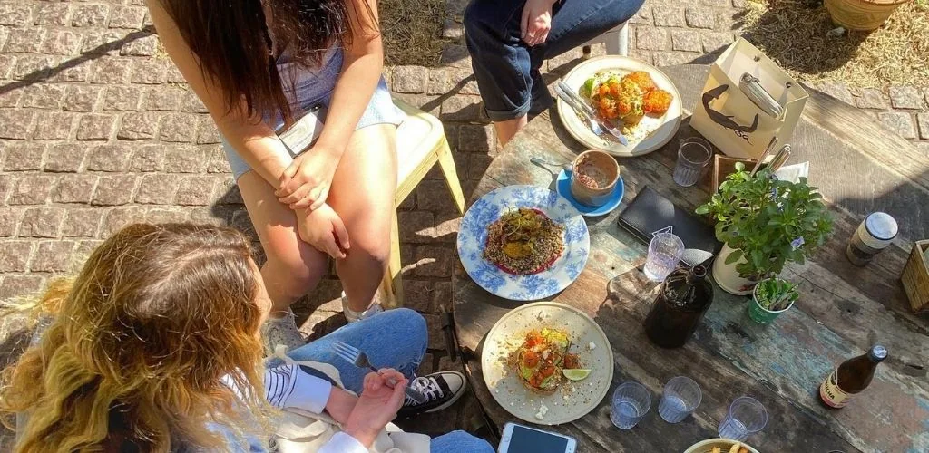 Adelaide singles dinning outside Peter-Rabbit