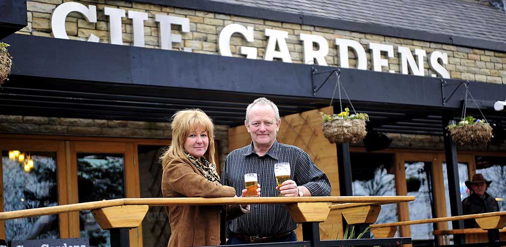 A couple enjoying a beer at Cue Gardens