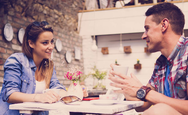 A man entertaining his date with fun first date conversation topics