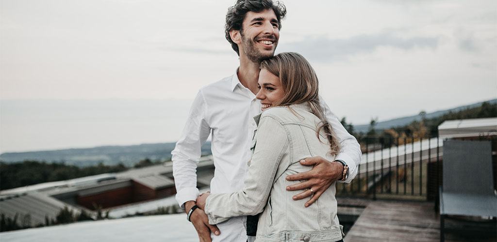 Guy about to grab a girl's butt