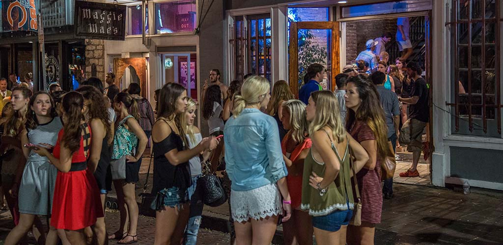 Engage in hot casual encounters in Austin at Maggie Mae's