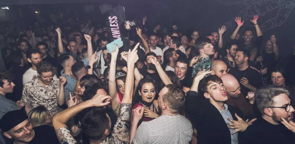 A dancing crowd of cute Dublin singles hooking up at Mother Nightclub