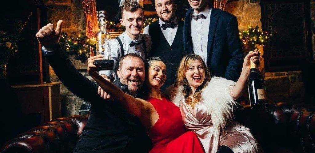 Dublin couples hooking up and drinking at Vintage Cocktail Club