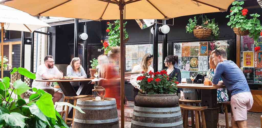 The patio of Vesuvio