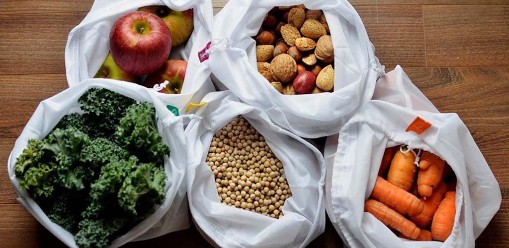 Shop for food and meet single women in Longueuil at Avril Supermarché Santé