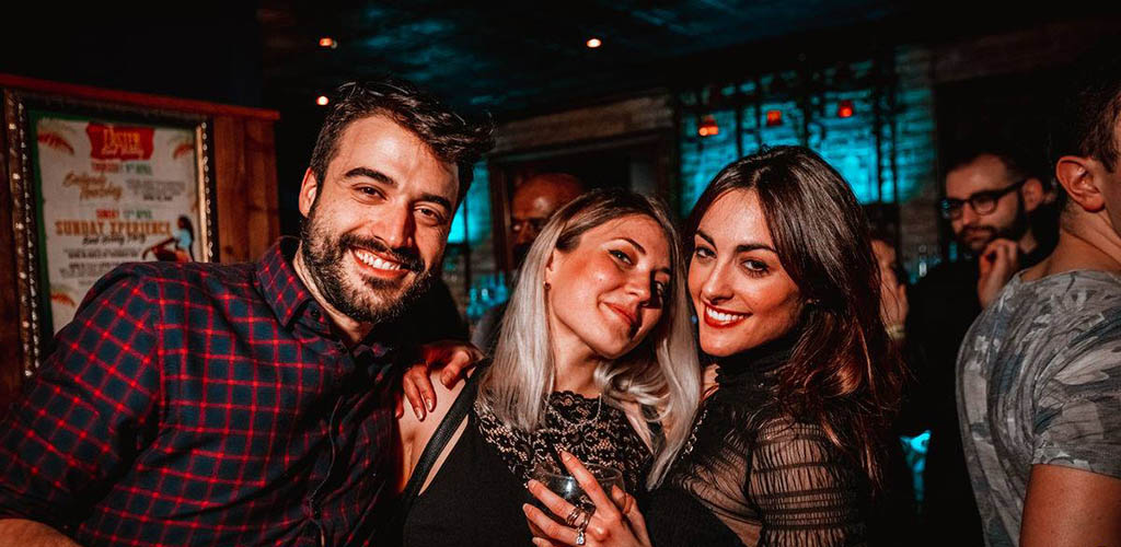 London’s single women love to take dance classes at Bar Salsa