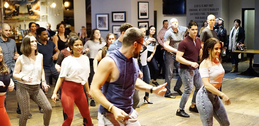 Cardiff singles dancing Salsa at Salsa Buena 