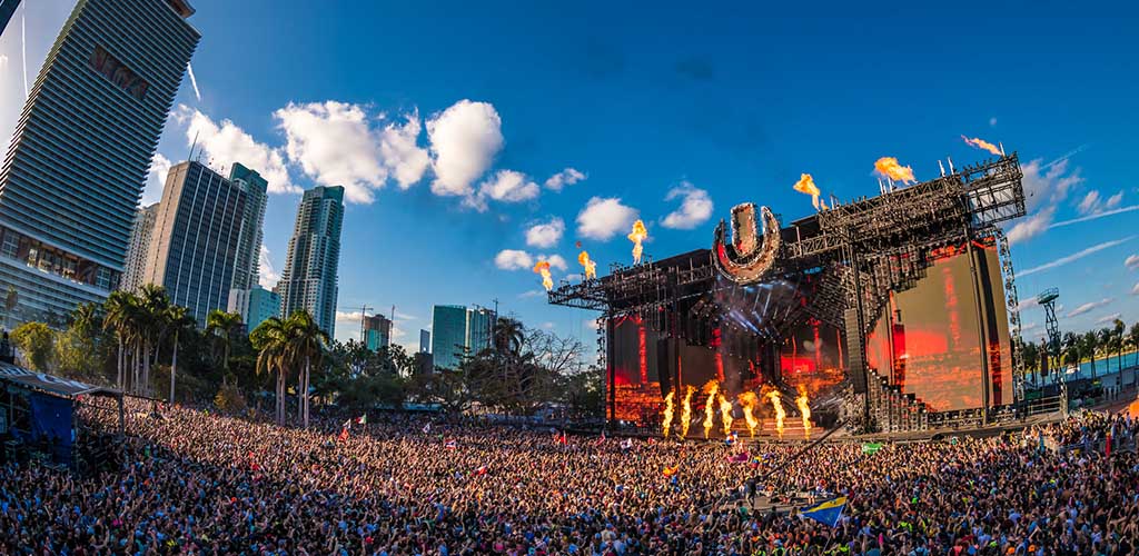 Watching a band at Ultra Music Festival