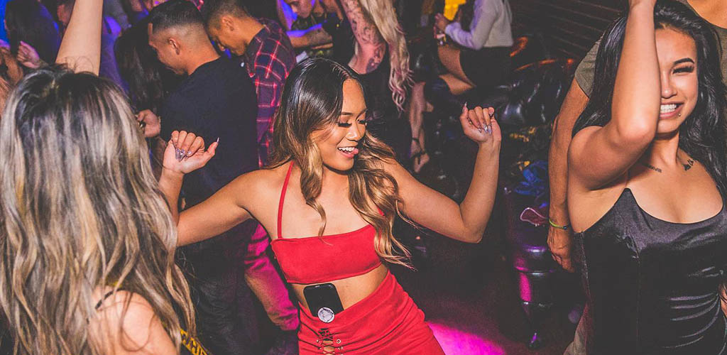 Single women seeking men in San Jose on the dance floor of Avery Lounge