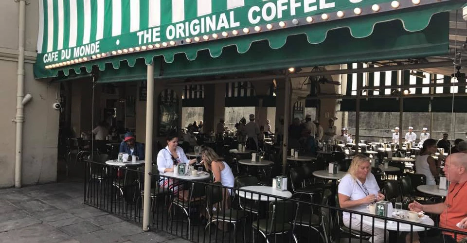 The cozy patio of Cafe du Monde